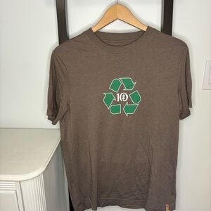 Men’s Tentree Brown T-Shirt with Green Recycle Logo on front. Organic cotton EUC